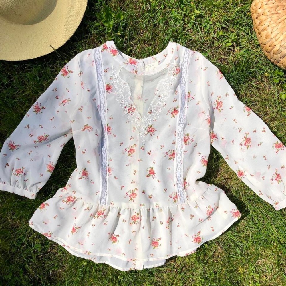 Pins and Needles Small Lace Floral Cottagecore Button Up‎ Blouse